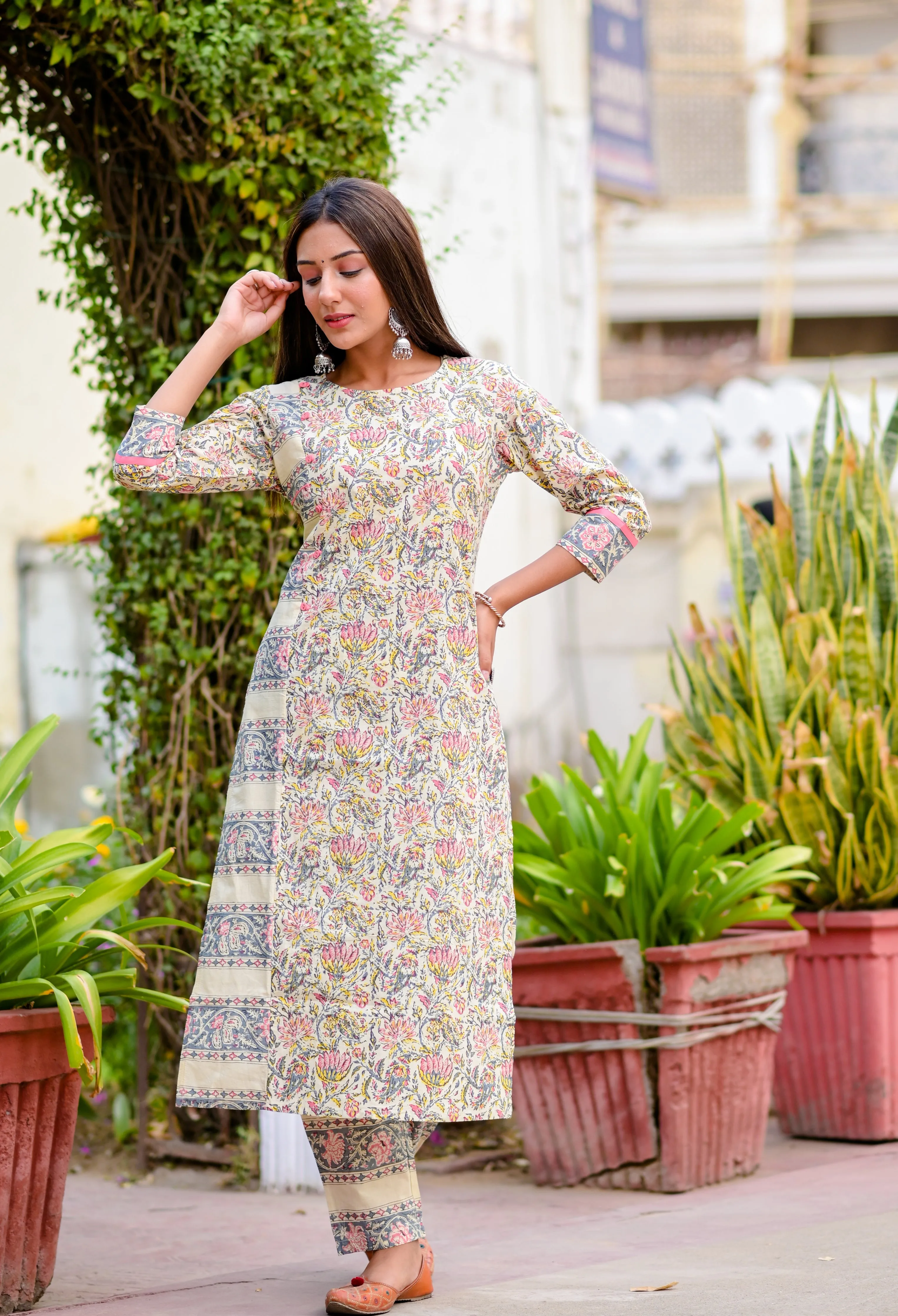 Women Beige & Grey Printed Kurta Set