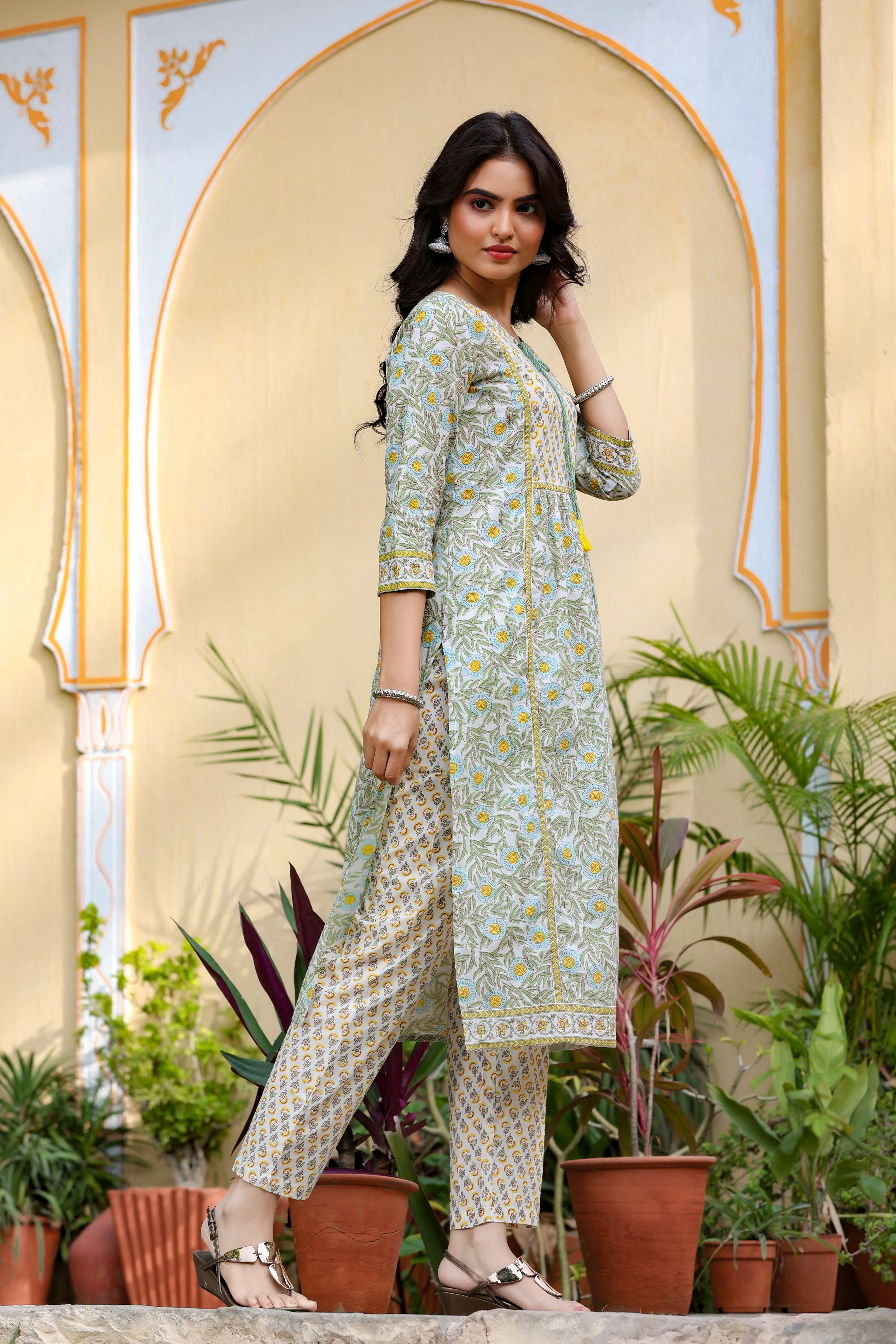 Women Offwhite Printed Kurta Set