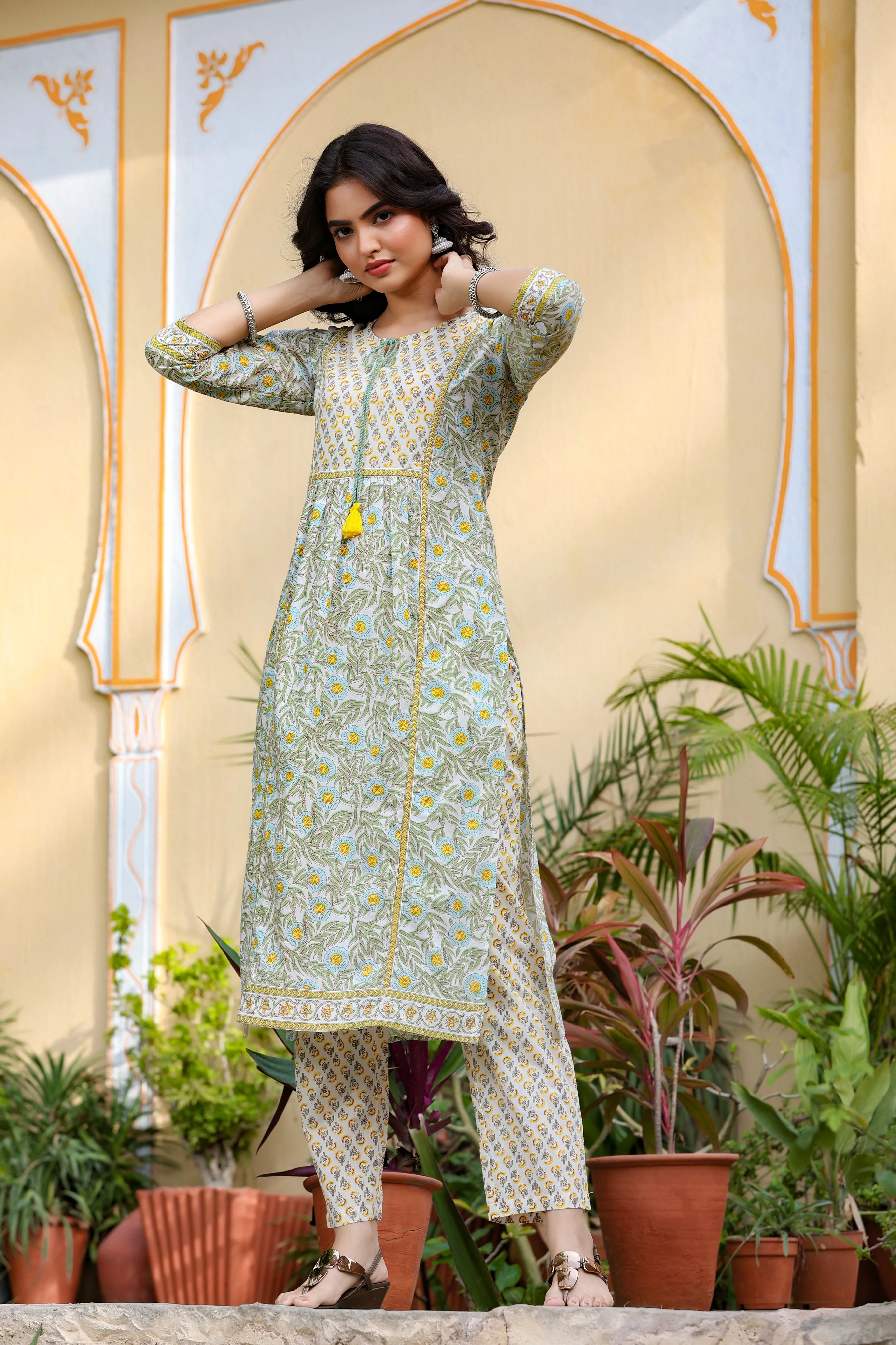 Women Offwhite Printed Kurta Set