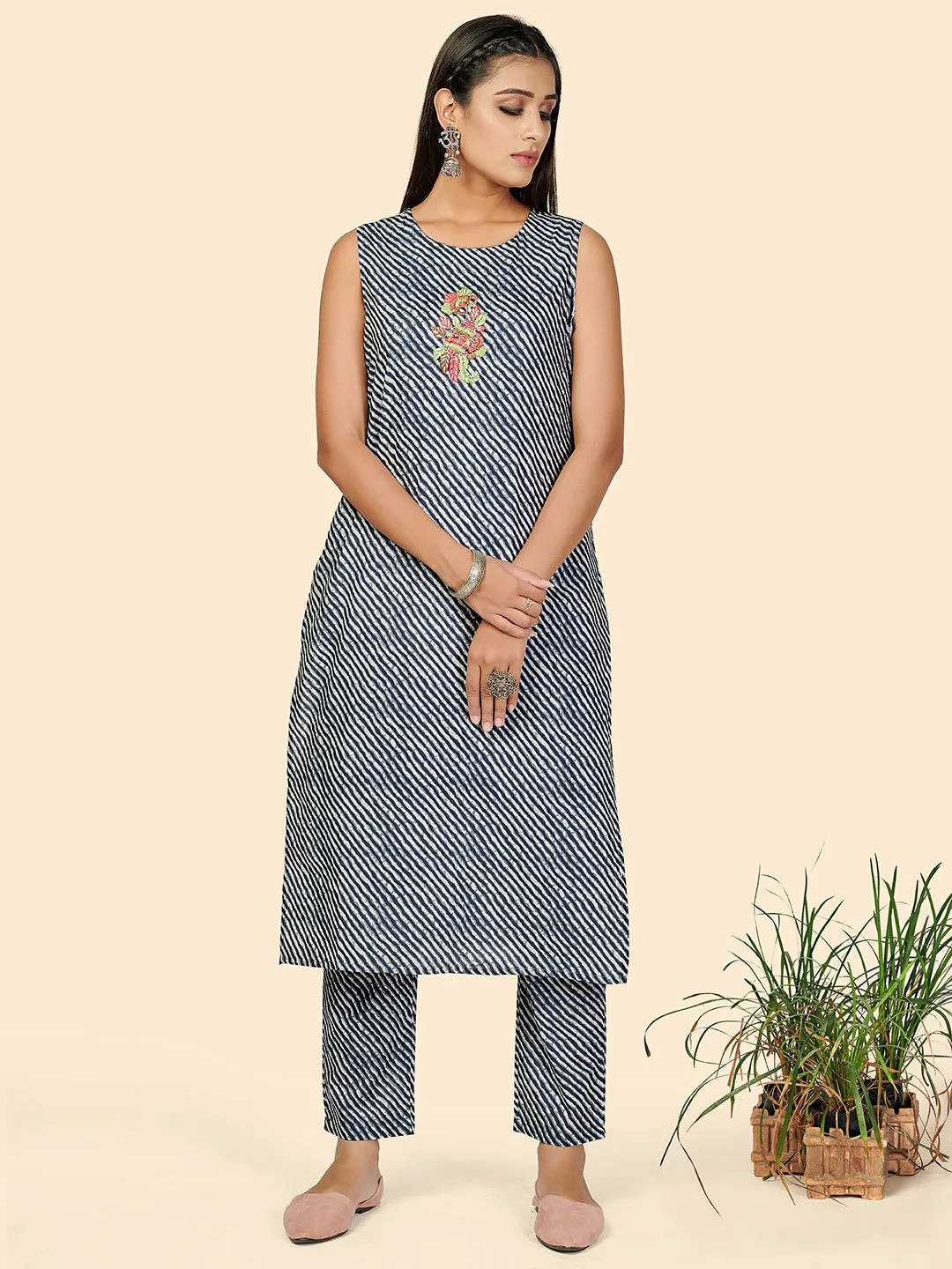 Women'S Print & Hand Work Straight Cotton Grey Stitched Kurta Set (Pack Of 4)